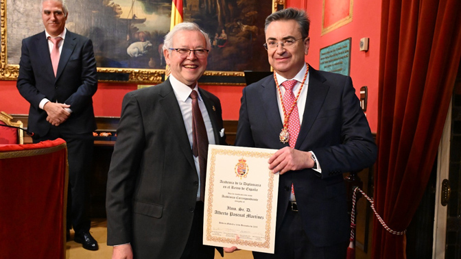 Academia Diplomacia Alberto Pascual