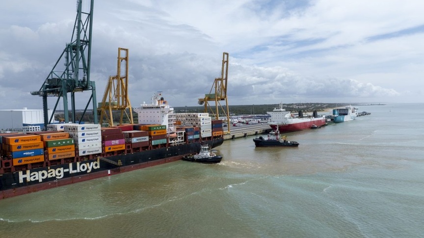 Hapag-LLoyd-atraque-Muelle-Sur